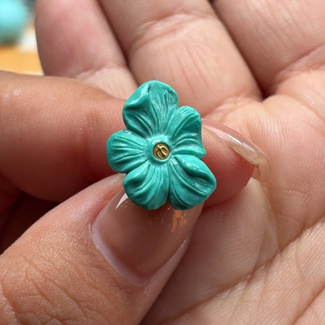 是****绿松石未镶嵌珠宝奇石