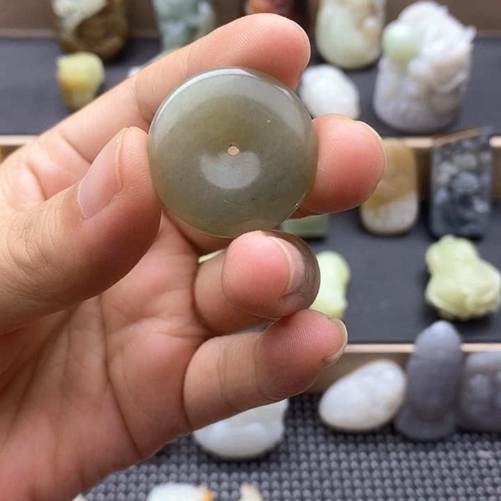 颈饰未镶嵌和田玉（糖玉）冰**海