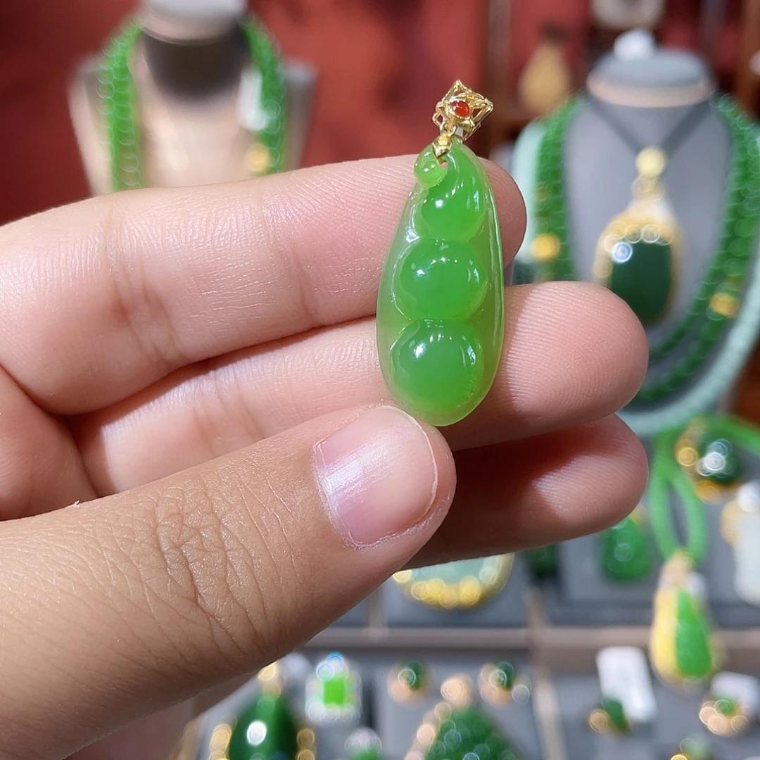 和田玉18K金镶嵌颈饰