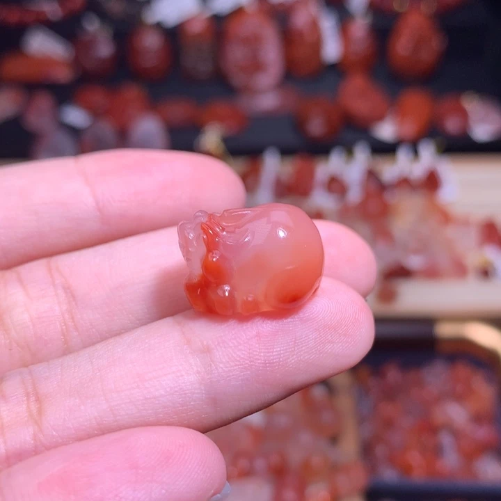 南红玛瑙未镶嵌珠宝半成品貔貅