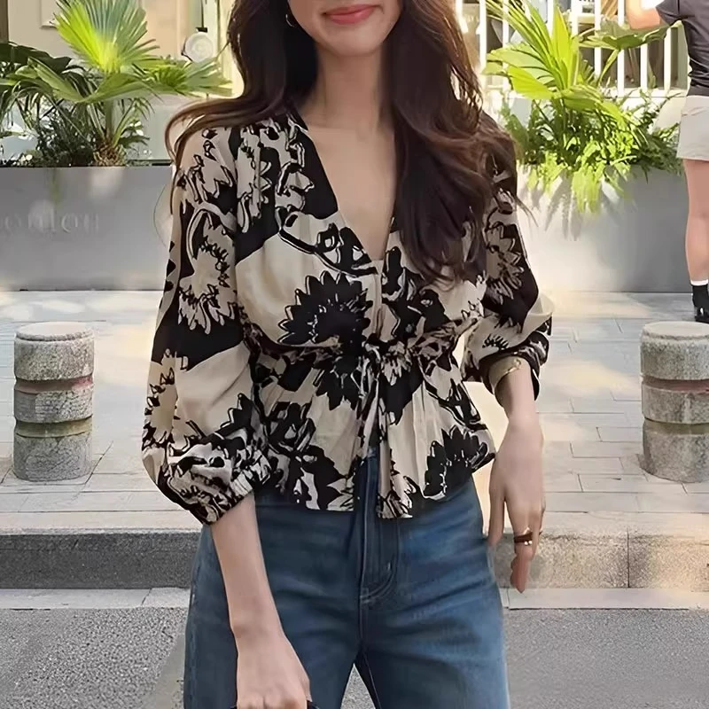芯娇晴法式复古印花V领系带七分袖衬衫女2025年新款夏季漂亮上衣