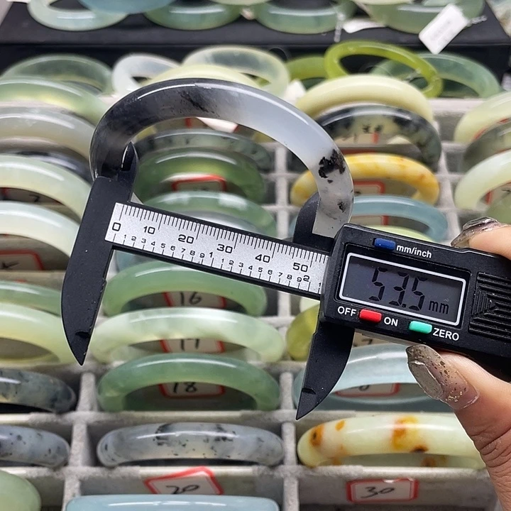 蛇纹石玉未镶嵌手镯30