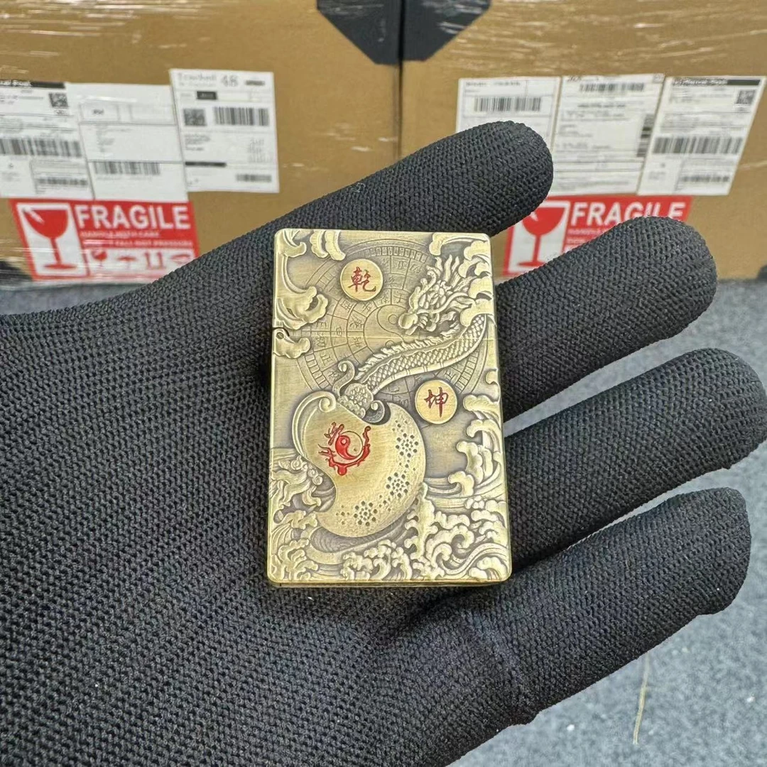 R8小重甲浮雕鸿运当头煤油打火机