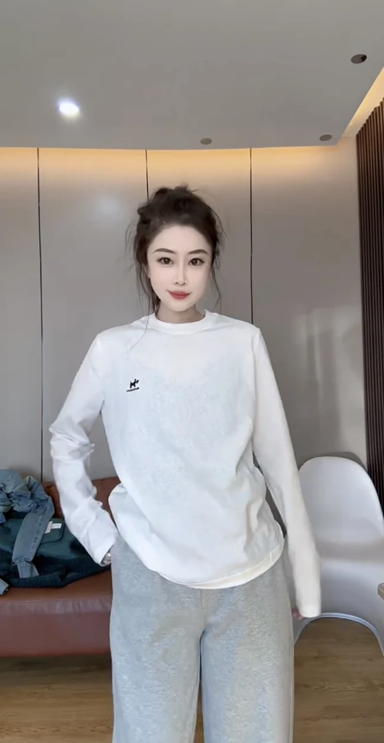 欧洲站2025春季新款字母拼接后背三角标t恤女时尚洋气百搭上衣