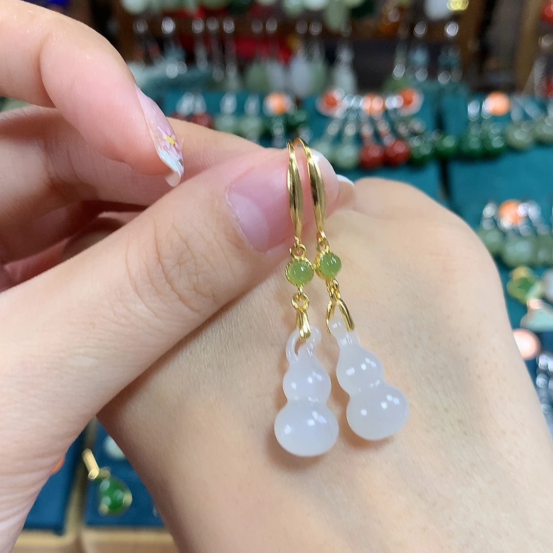 和田玉银S925镶嵌耳饰葫芦白玉卡18左右