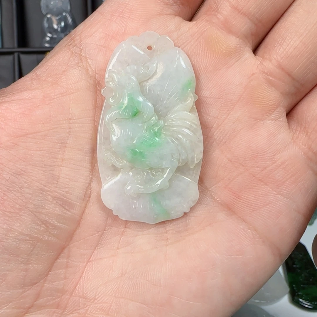 翡翠未镶嵌颈饰公鸡牌