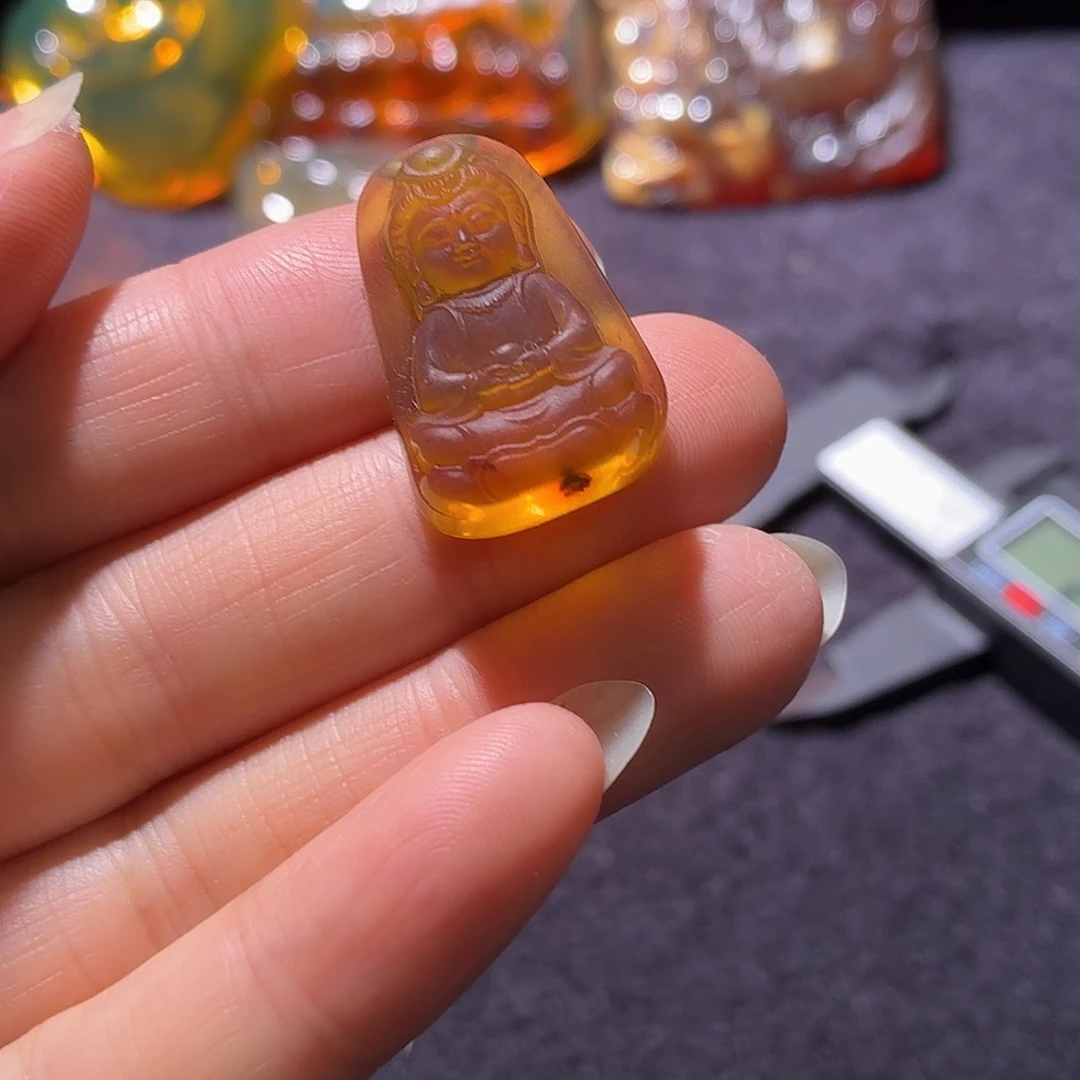 未镶嵌颈饰琥珀吊