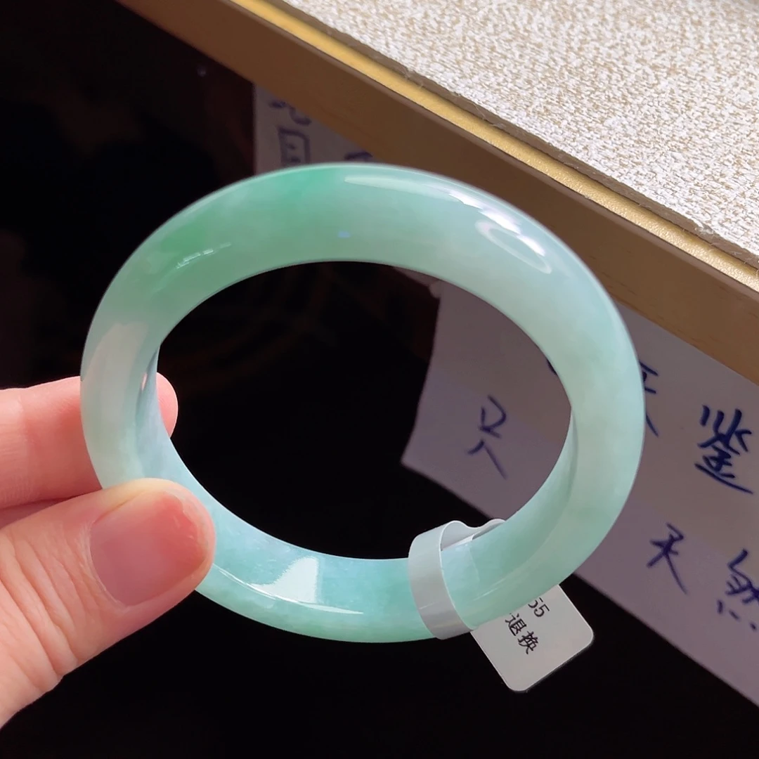 翡翠手镯未镶嵌手镯