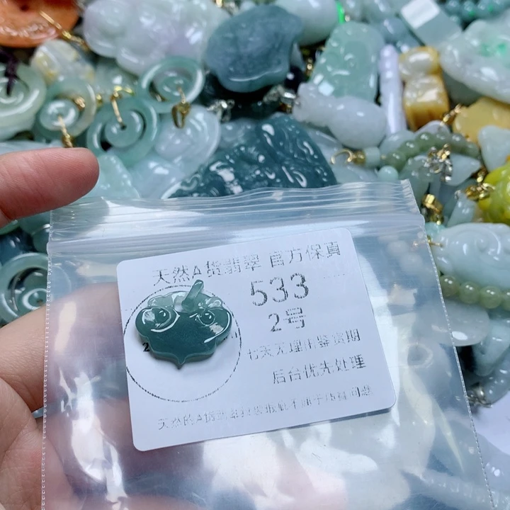 翡翠未镶嵌颈饰翡翠