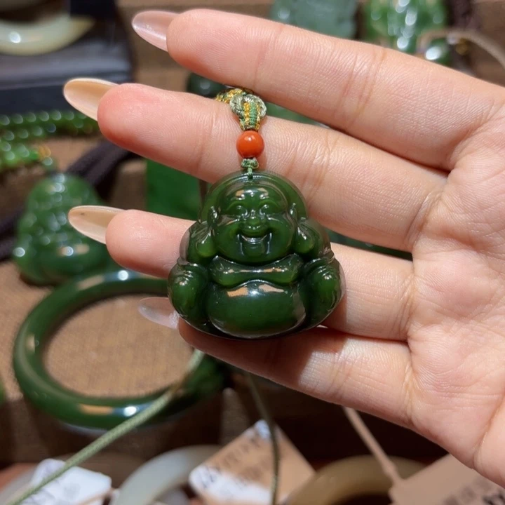 颈饰未镶嵌和田玉（碧玉）