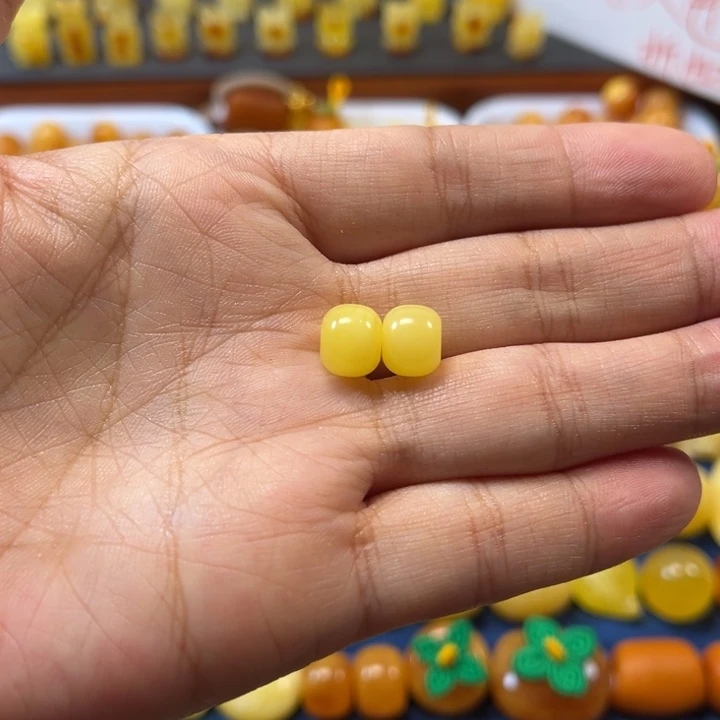 琥珀未镶嵌裸石卡9加墩墩一对