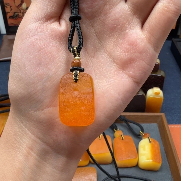 蜜蜡未镶嵌吊坠(赠链)