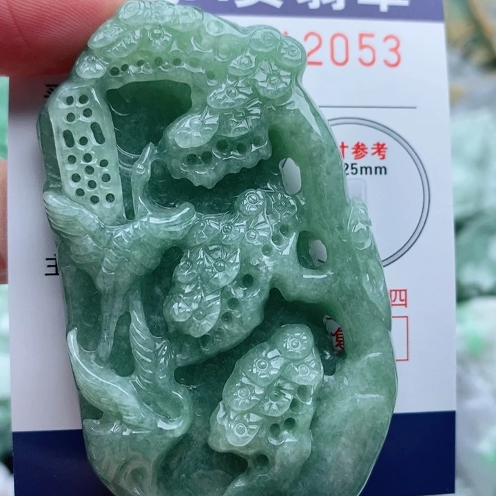 翡翠未镶嵌颈饰一