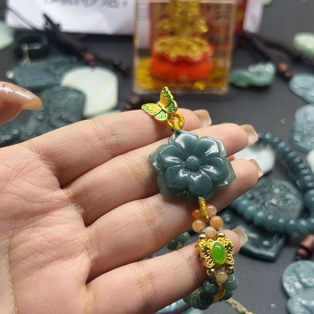 翡翠颈饰未镶嵌好***己翡翠