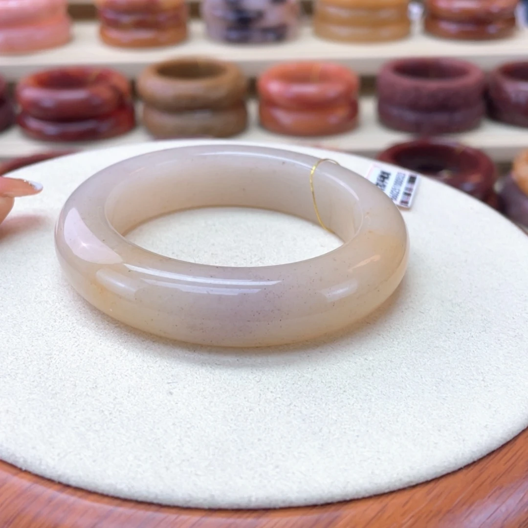 【闪购商品】石英质玉手镯未镶嵌娟