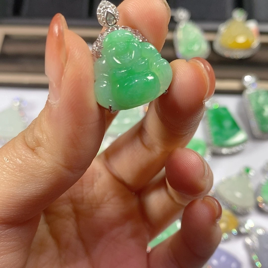 翡翠颈饰银S925镶嵌周****N天然翡翠