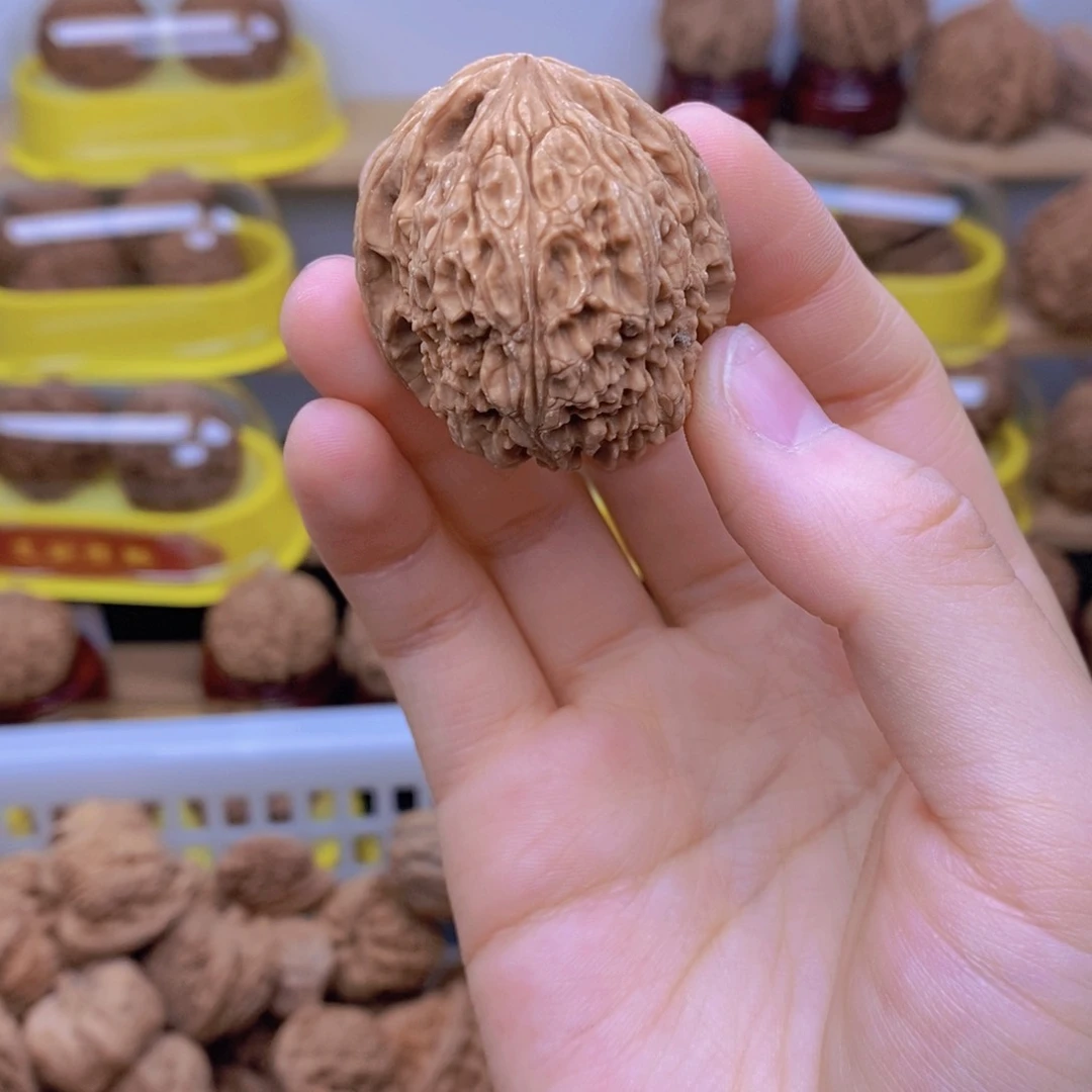 把件文玩核桃放***牛