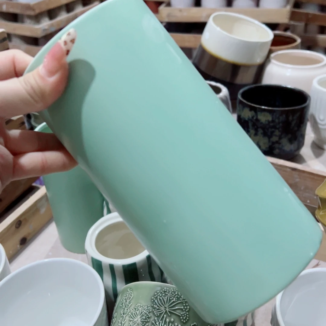 有孔，陶瓷花盆满10米包邮发货。