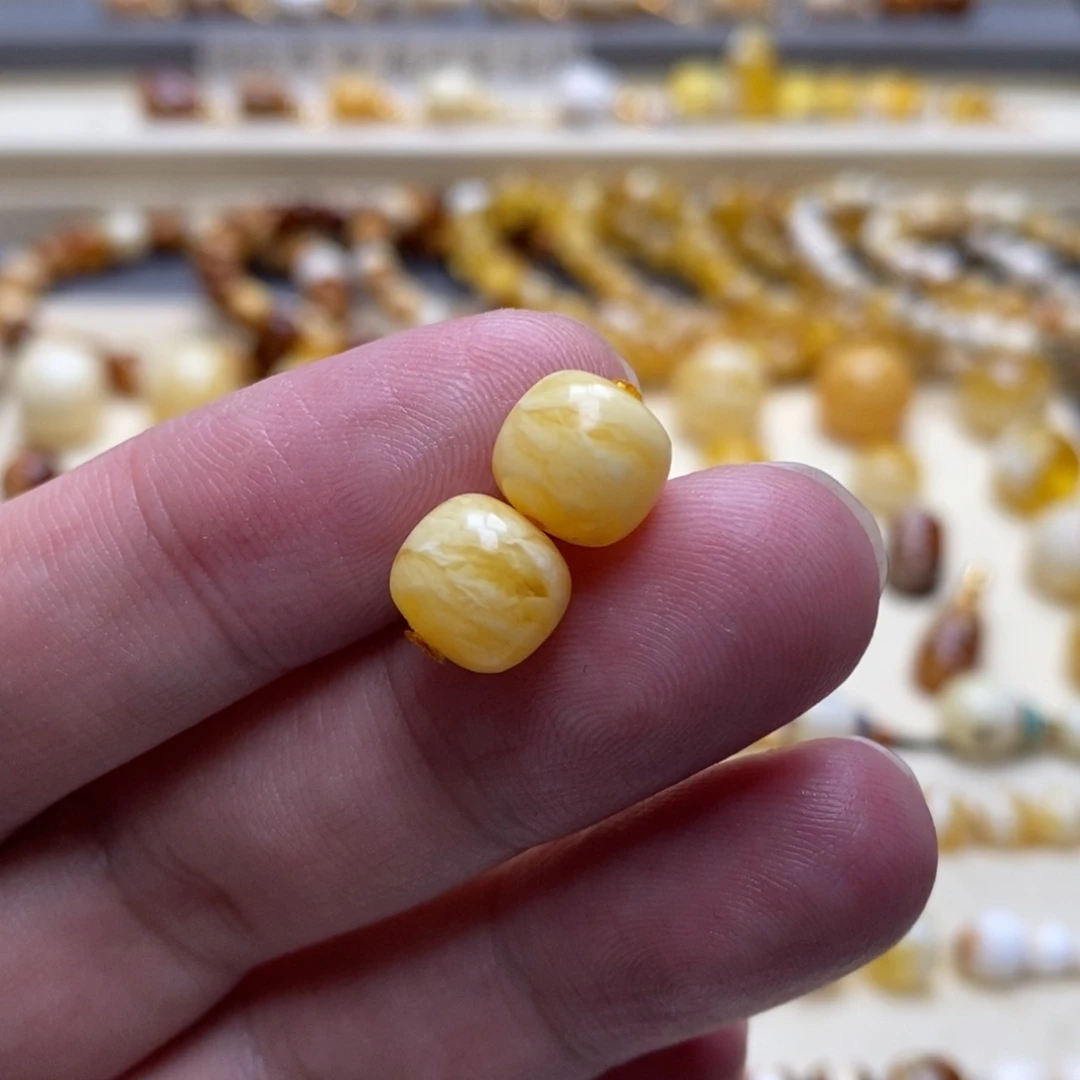 刘***官琥珀未镶嵌珠宝奇石