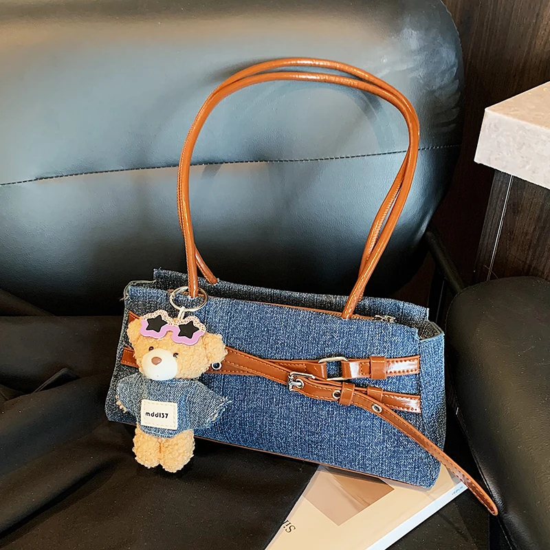 超火小众牛仔布包包女2025新款撞色百搭单肩腋下包通勤手提法棍包