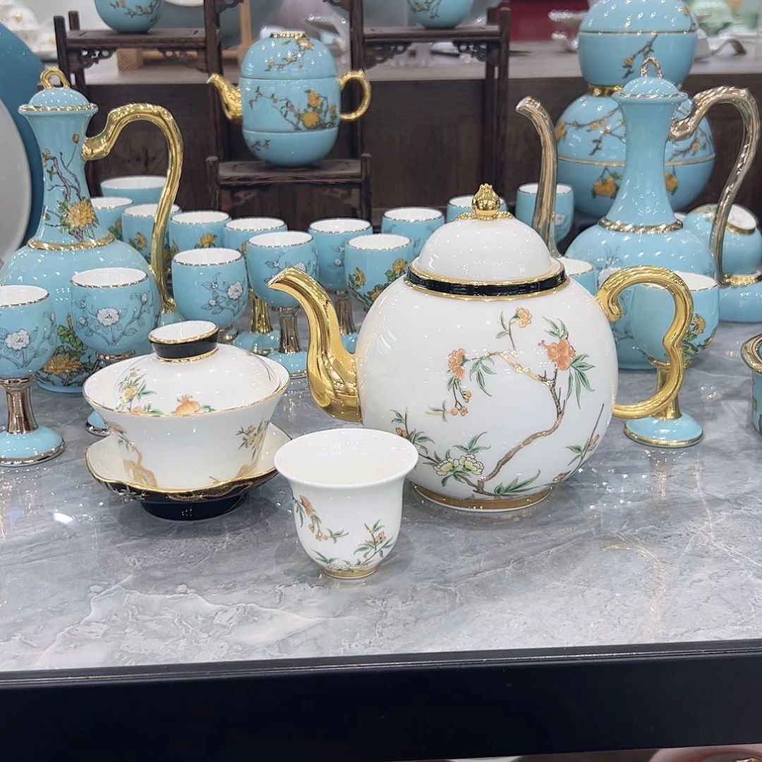 瓷石榴家园盖碗一个 750ml咖啡壶一个 茶杯一个