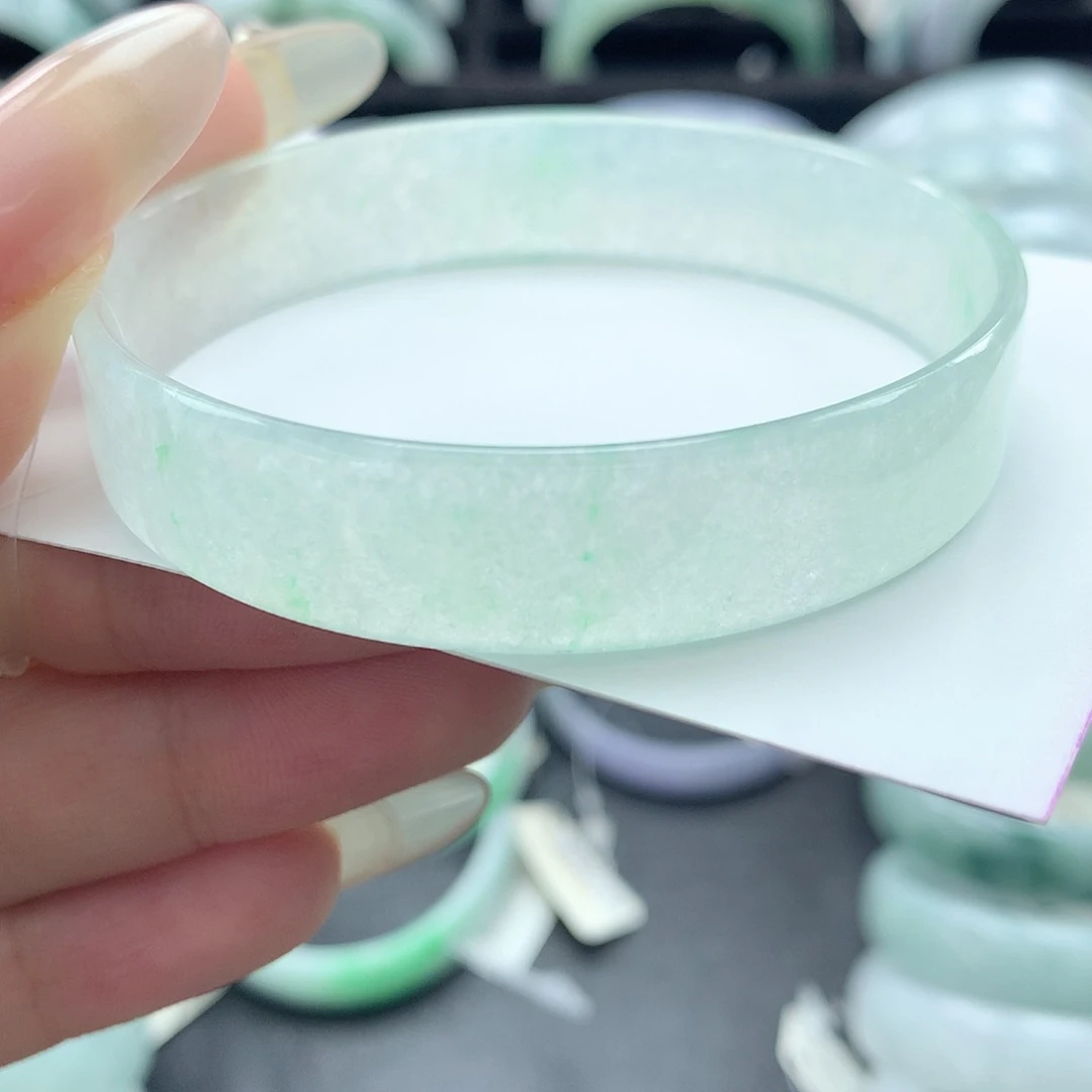 未镶嵌手镯翡翠手镯