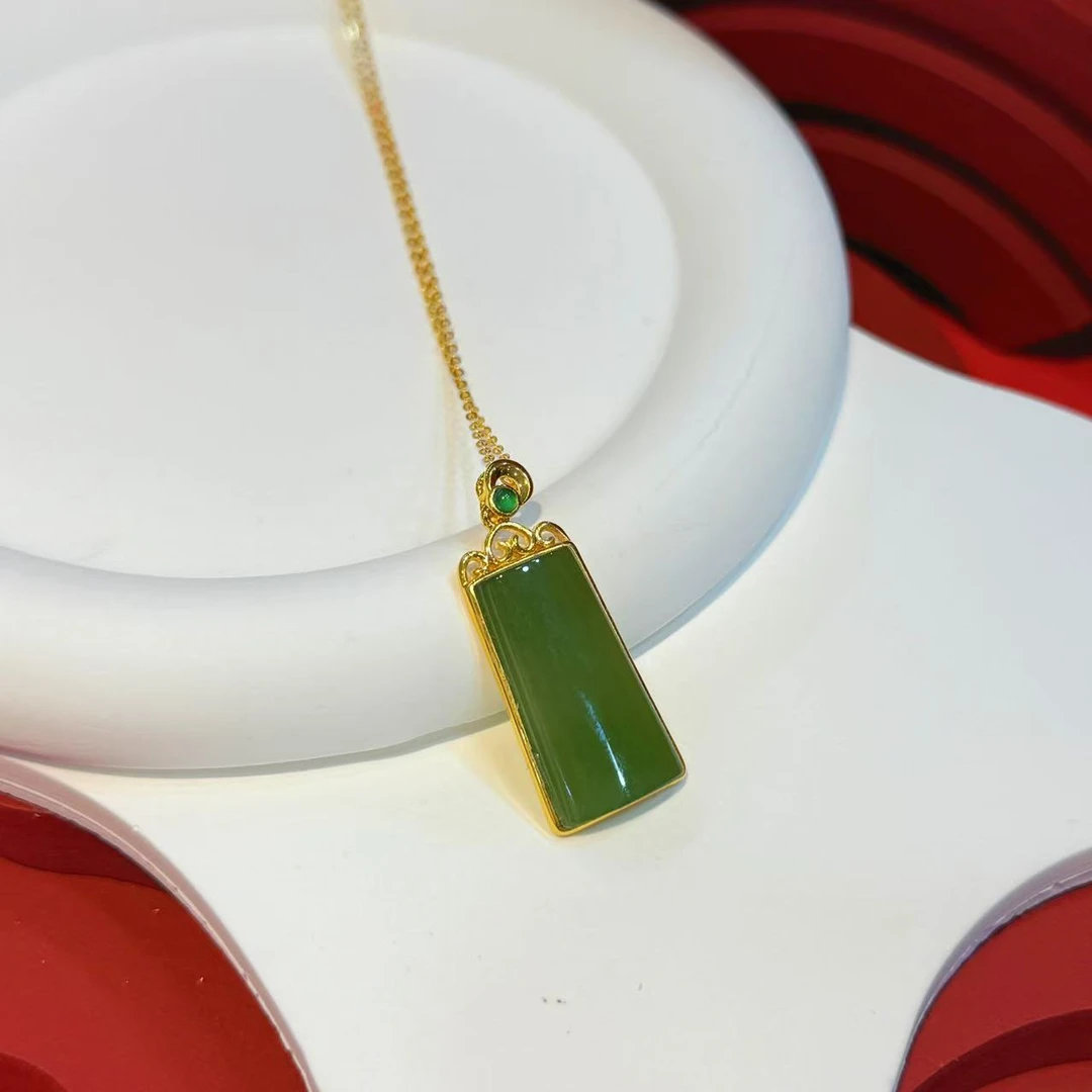 18K金镶嵌26*15*6碧玉T型无事牌HNZ11310
