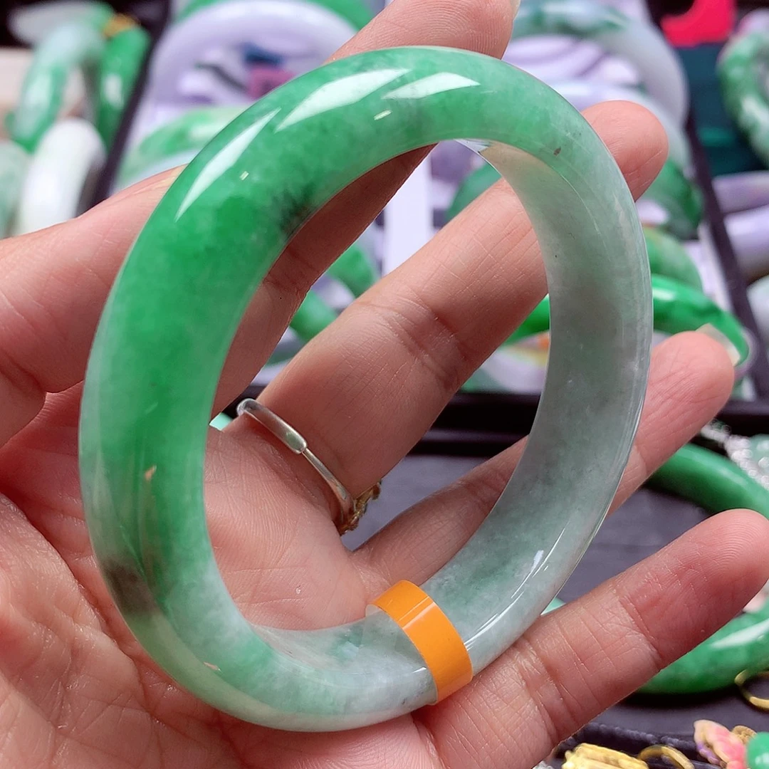 翡翠未镶嵌手镯翡翠