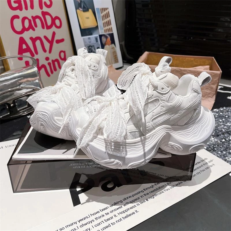 小婚纱~芭蕾风蕾丝厚底小个子小飞尾透气擦色运动鞋老爹鞋女鞋