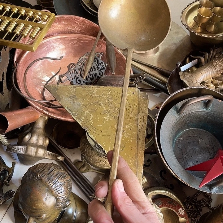 老式铜件古朴而又富有