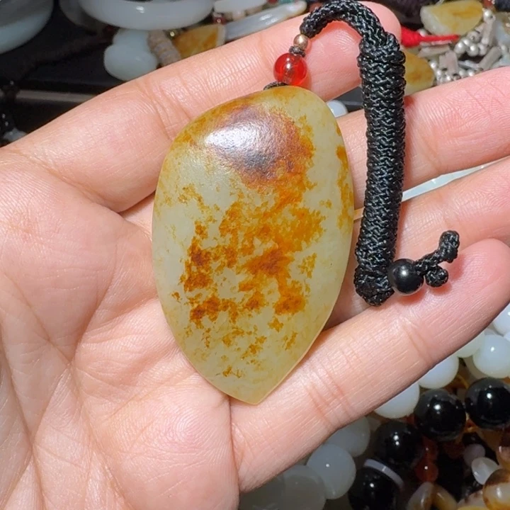 和田玉未镶嵌吊坠(赠链)