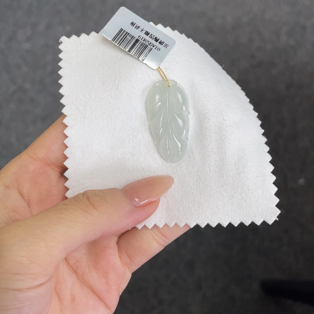 翡翠未镶嵌颈饰叶子