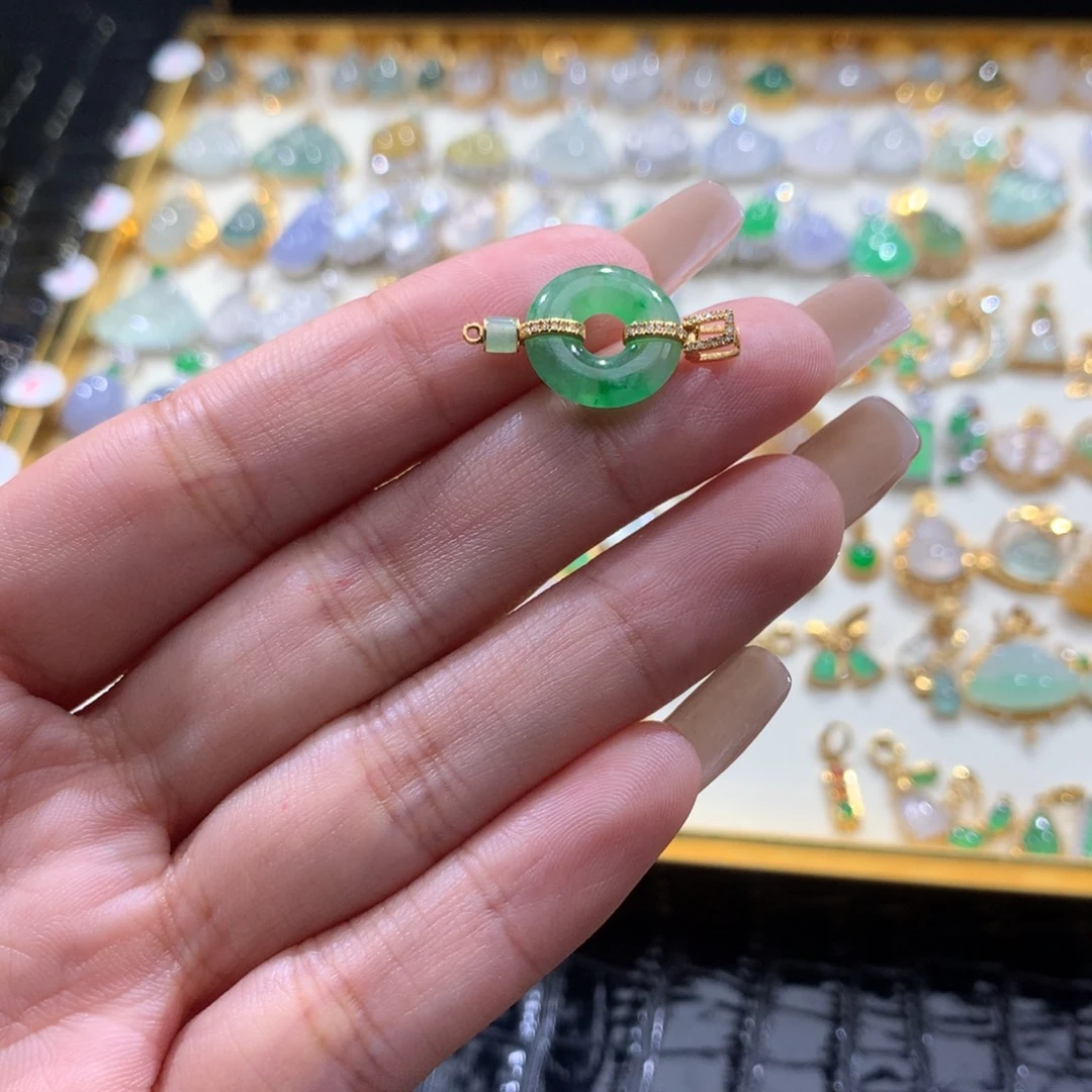 甜***妹翡翠18K金镶嵌颈饰翡翠