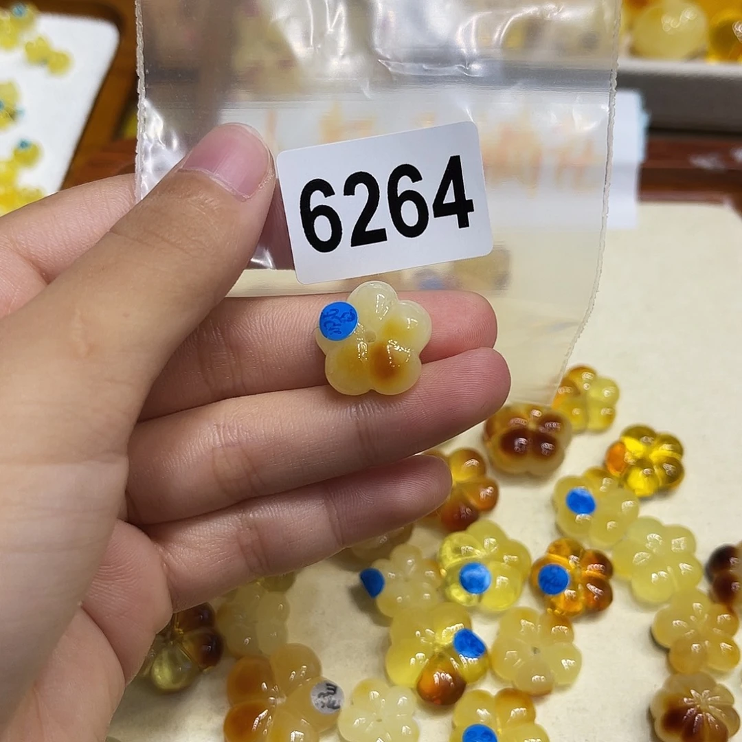 琥珀未镶嵌珠宝奇石