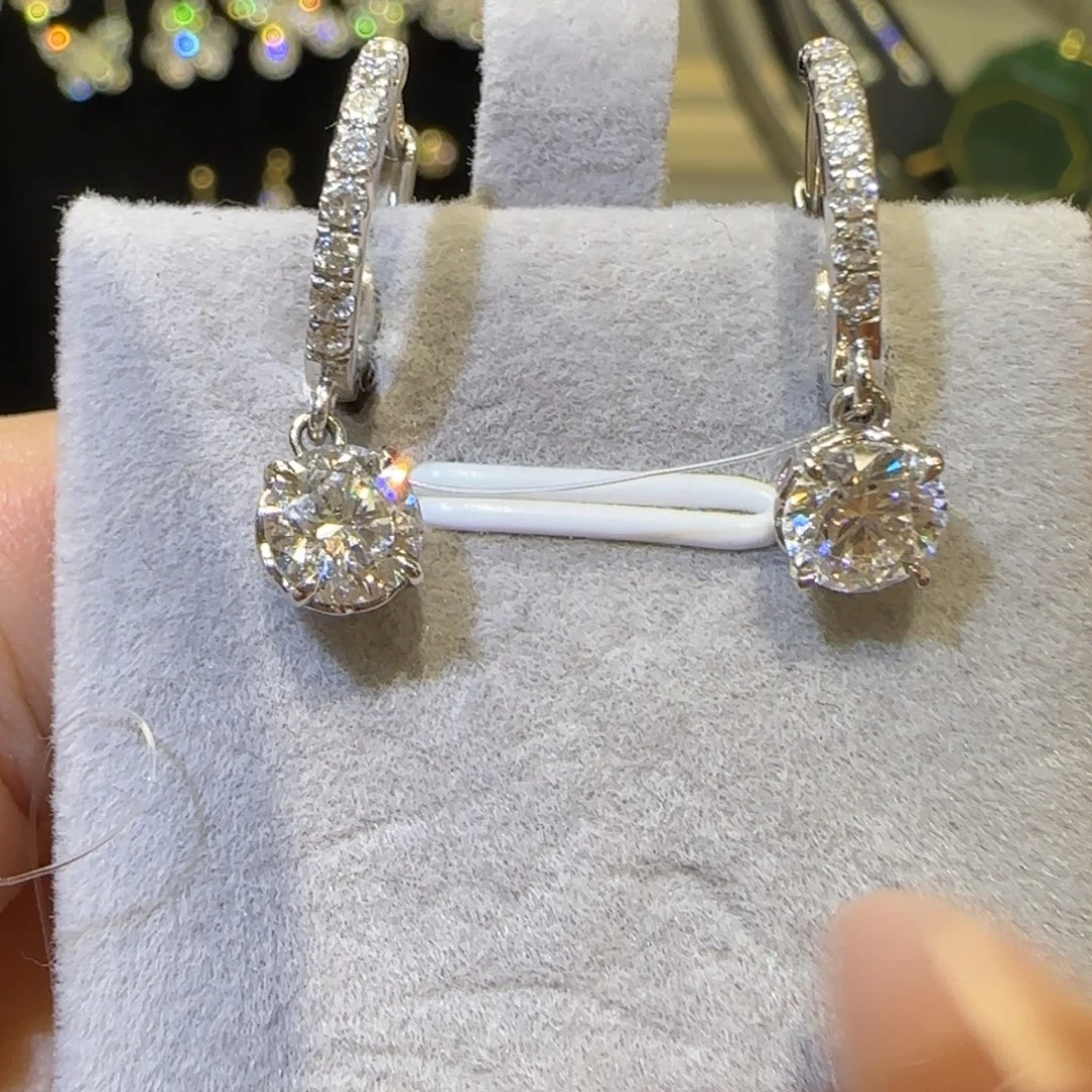 耳饰18K金镶嵌实验室培育钻石樱桃耳扣1卡