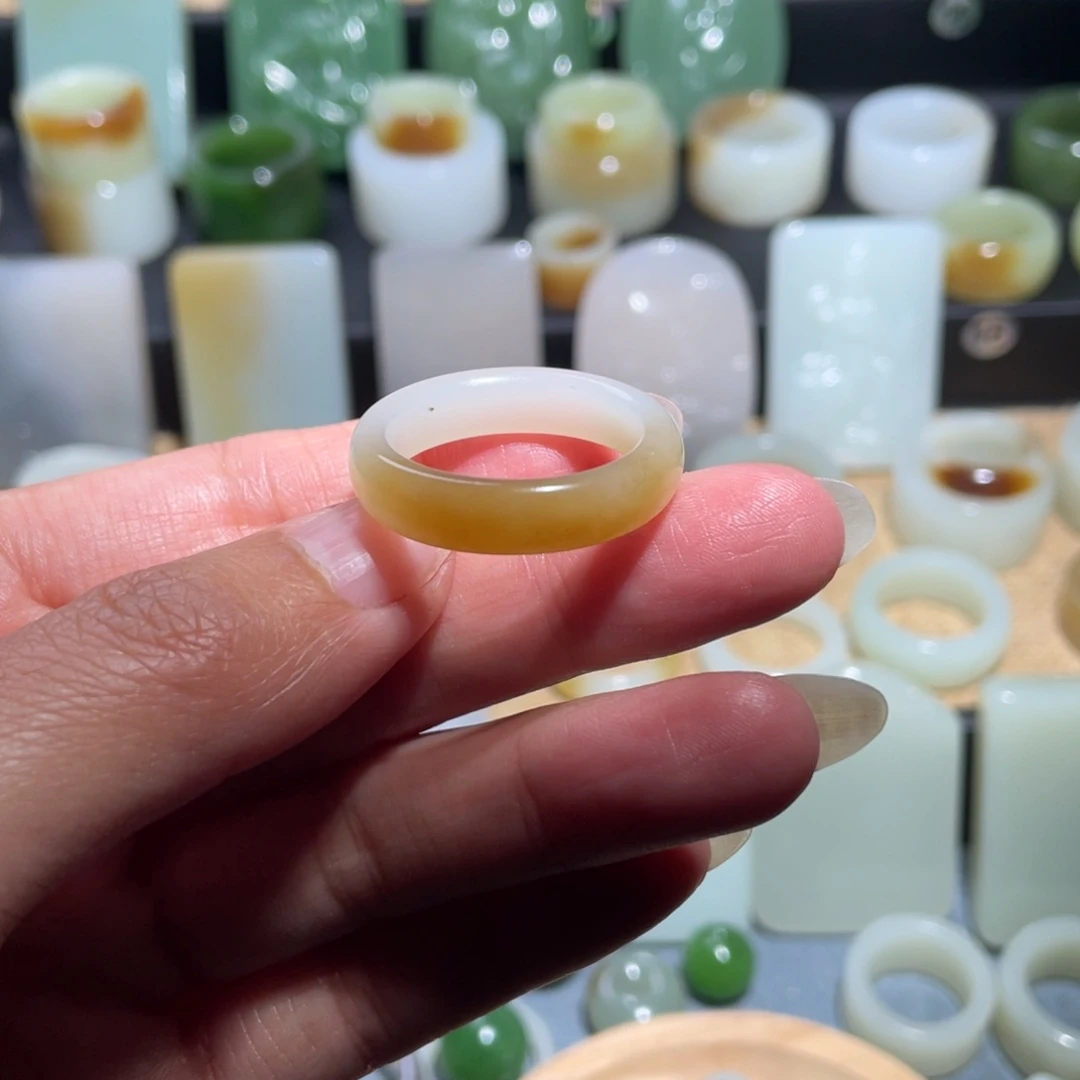 和田玉未镶嵌戒指