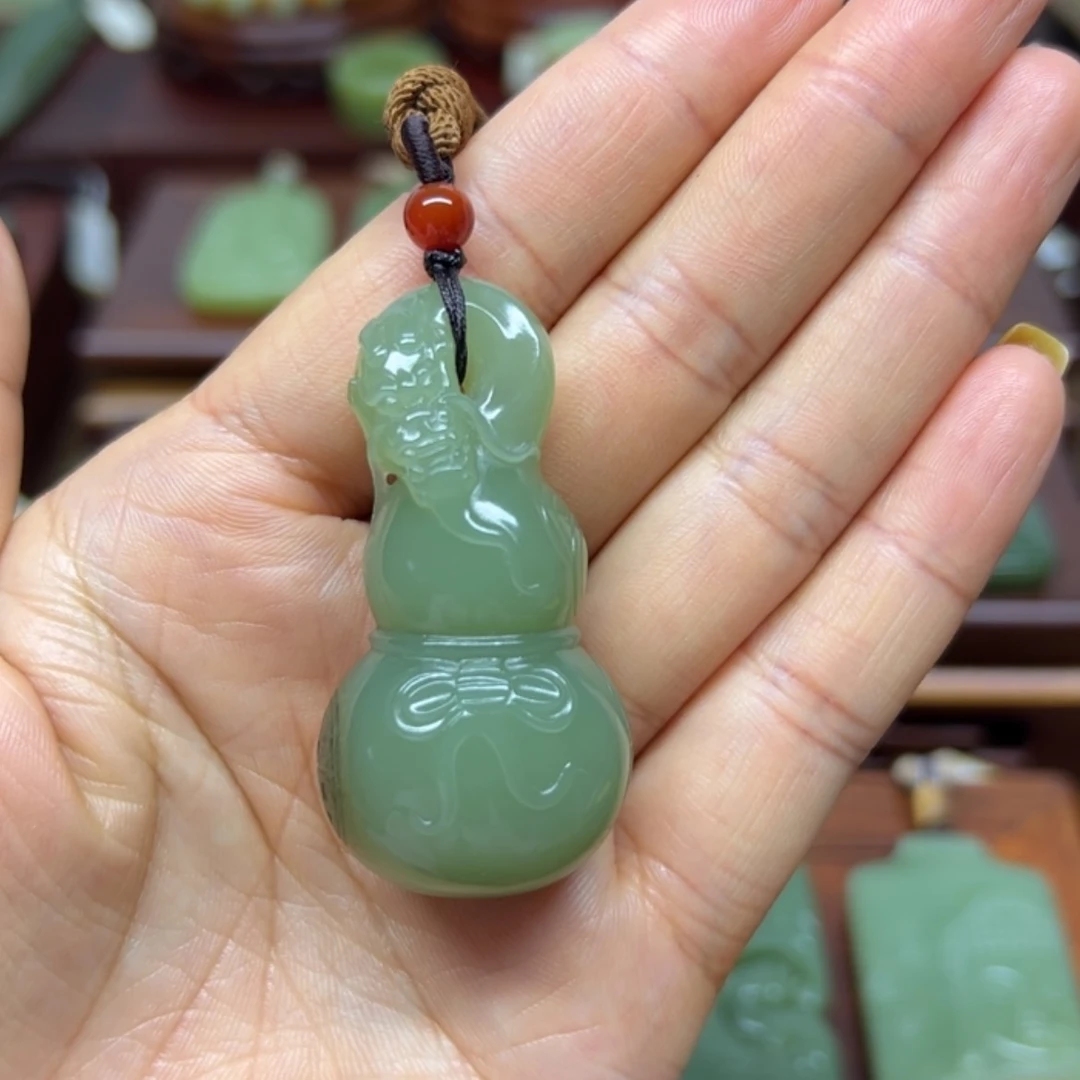【闪购商品】岫岩老玉（透闪石质玉）未镶嵌颈饰葫芦