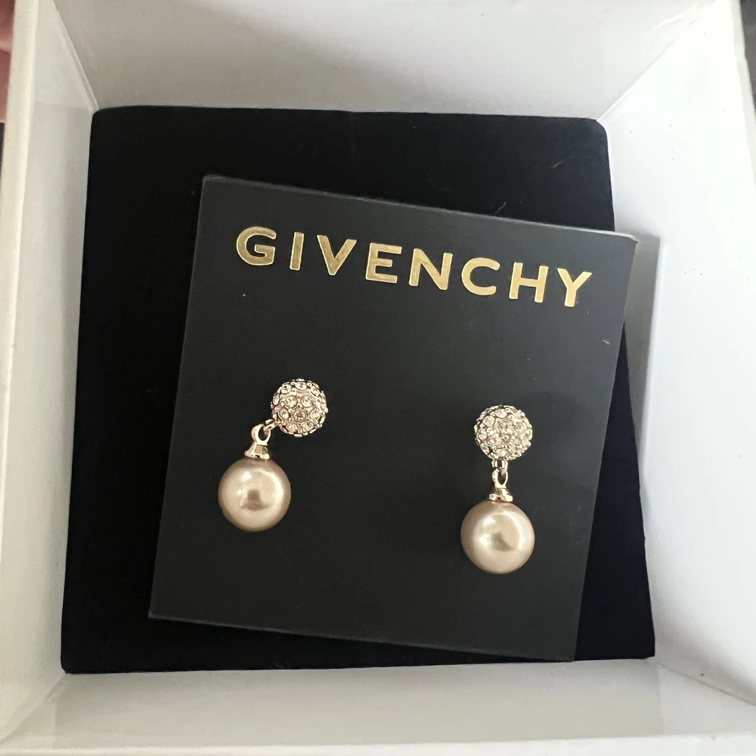 全新未使用 Givenchy/纪梵希 （jp）PL 圆球耳钉 全新 礼盒套