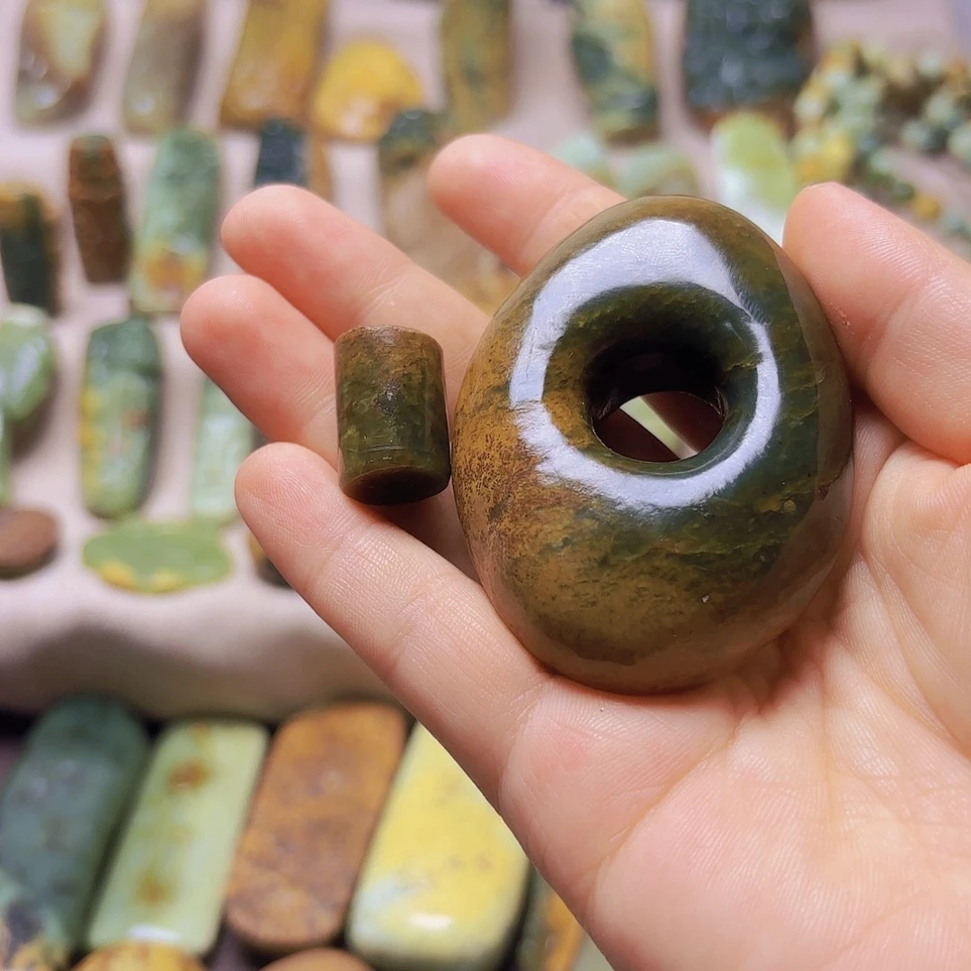 ****K岫岩河磨玉（透闪石质玉）未镶嵌颈饰