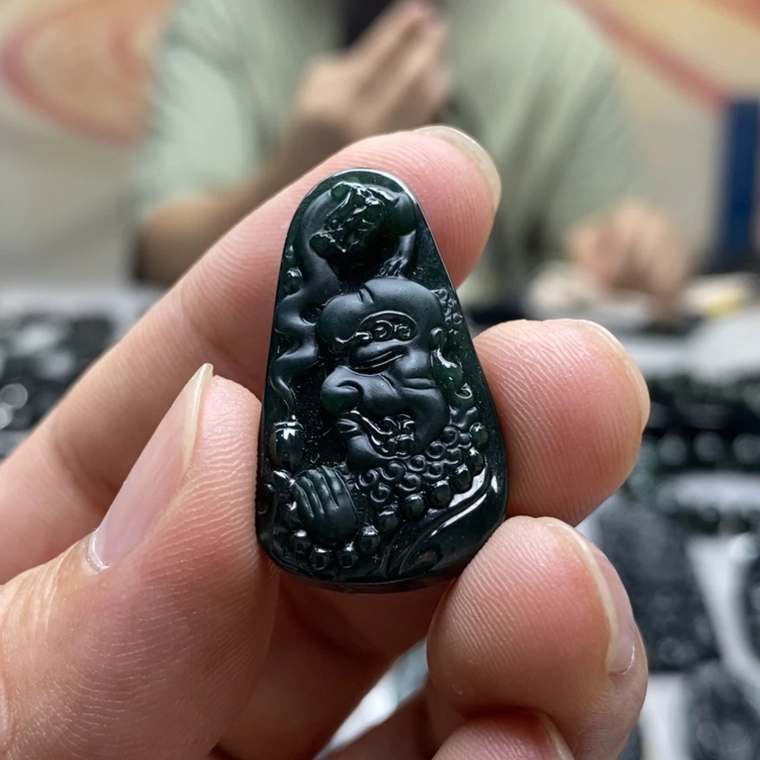 翡翠未镶嵌颈饰达摩