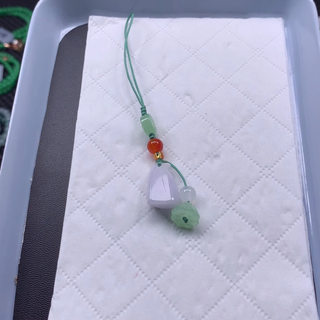 翡翠未镶嵌颈饰车挂