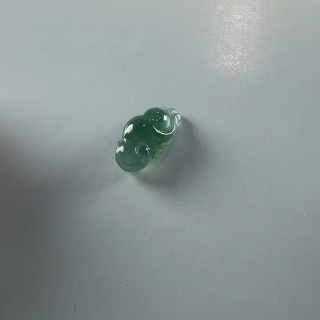 翡翠未镶嵌颈饰如意