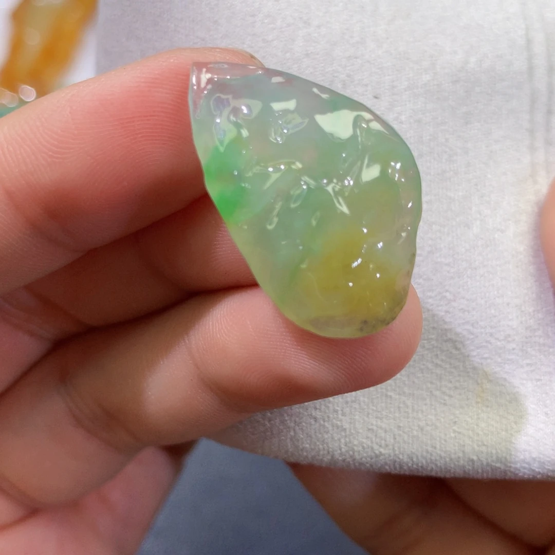 翡翠未镶嵌颈饰857