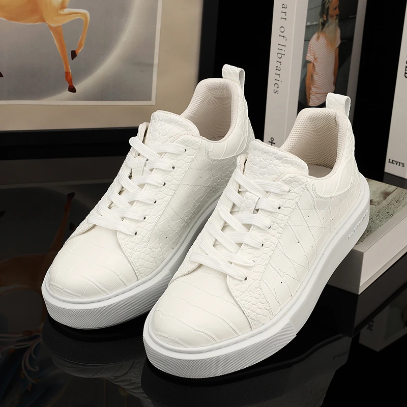 鳄鱼皮白色休闲板鞋