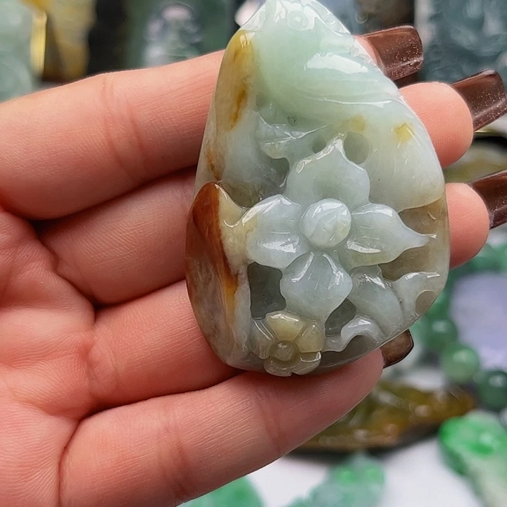 翡翠未镶嵌颈饰挂件
