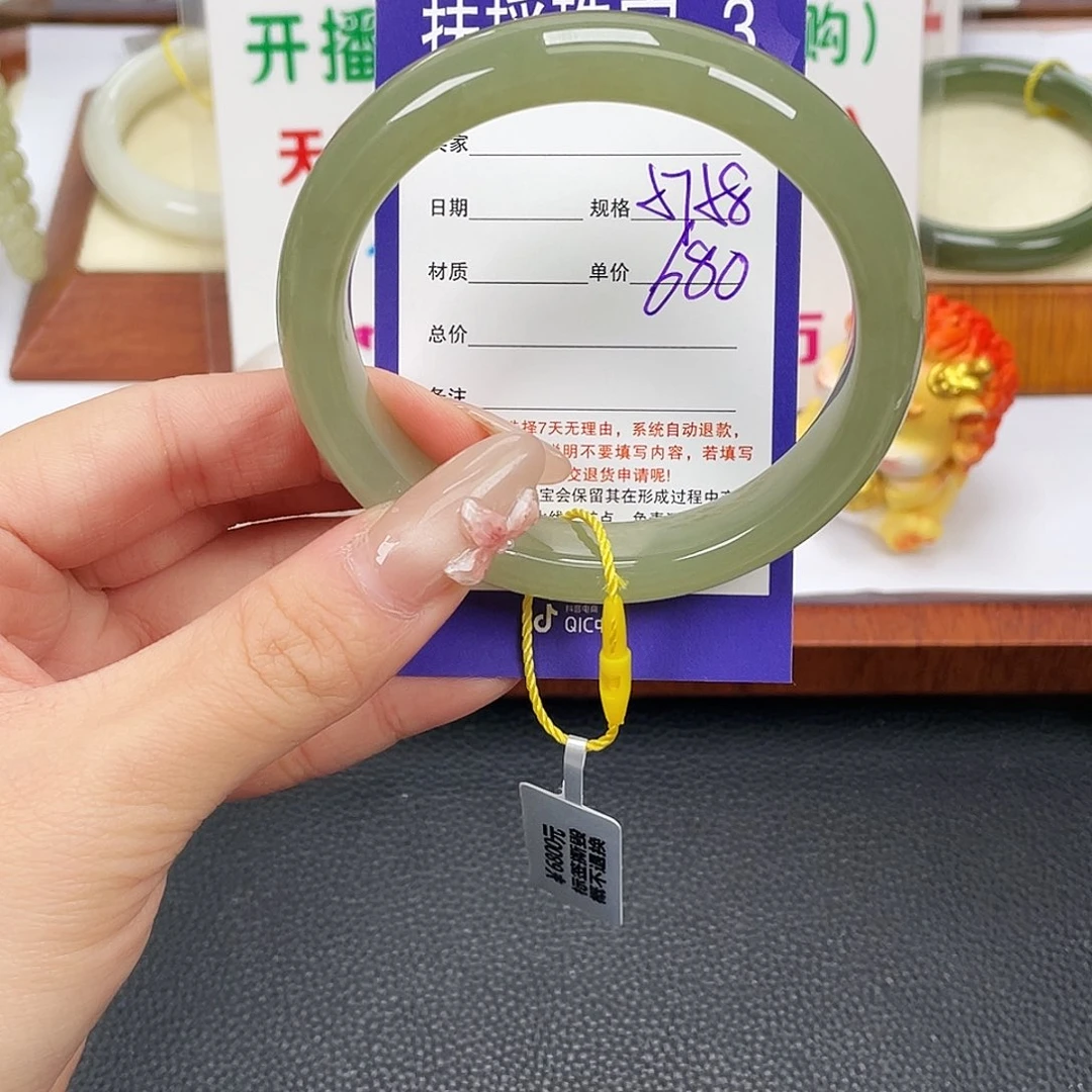 和田玉未镶嵌手镯