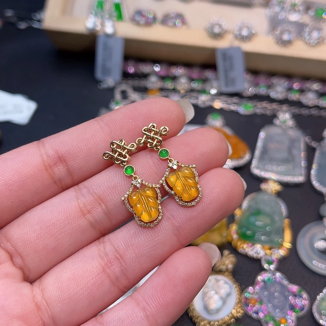 18K金镶嵌翡翠耳饰叶子