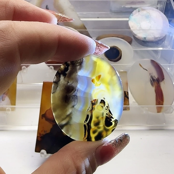 玛瑙/玉髓未镶嵌珠宝奇石