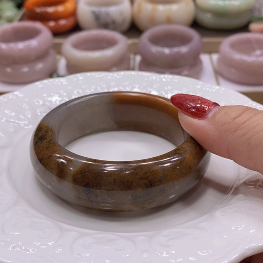 【闪购商品】未镶嵌手镯石英质玉