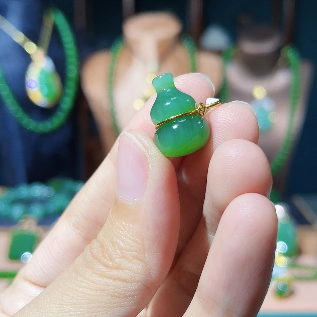 和田玉（碧玉）18K金镶嵌颈饰